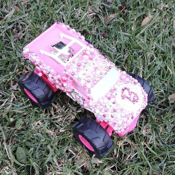 Barbie RC Monster Truck Hot Wheels - Picture 7 of 7
